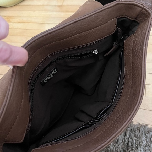 ESPE Vegan Leather Brown Tote, Magnetic flap/zipper closure, see notes below - Picture 6 of 16